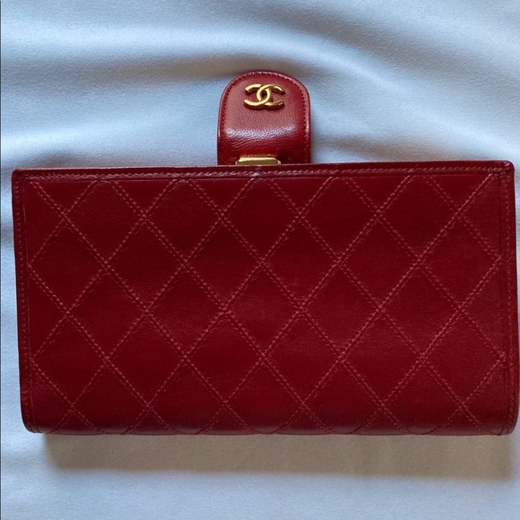 Chanel CC Kiss-lock red leather wallet - Picture 8 of 16